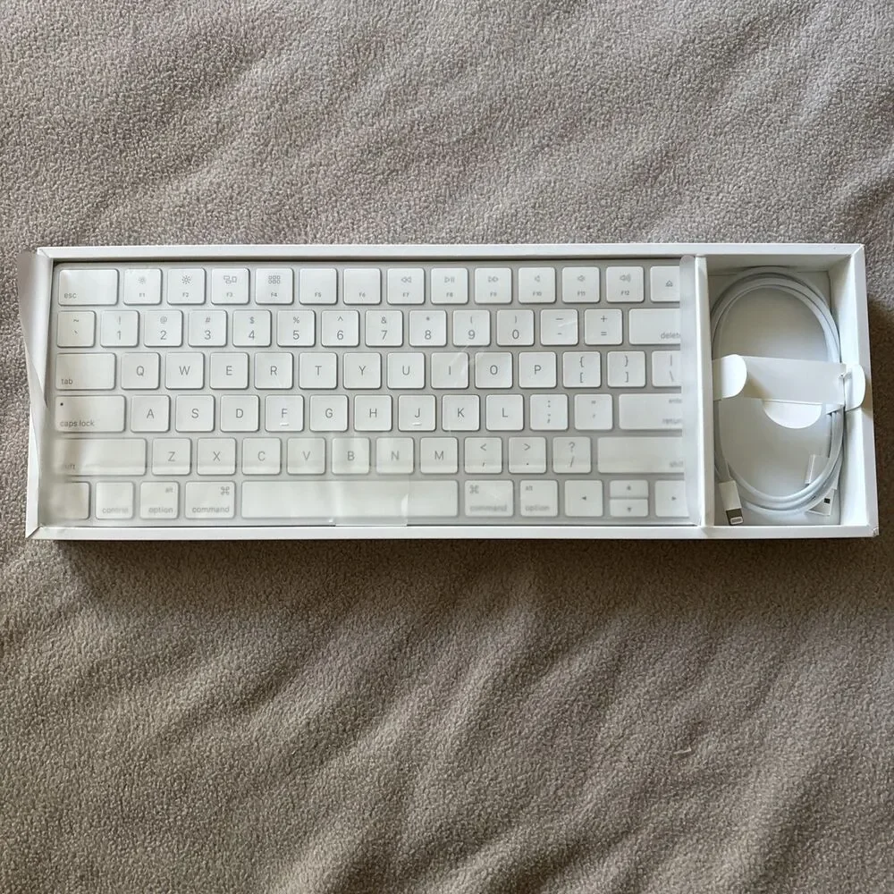 MINT Apple Bluetooth Magic Keyboard A1644 White Pre-Owned Cable Included